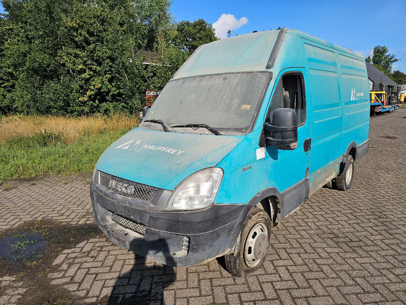 Iveco Daily 35C15V Daily 35C15V - Coche: foto 1 Iveco Daily 35C15V Daily 35C15V - Coche: foto 1