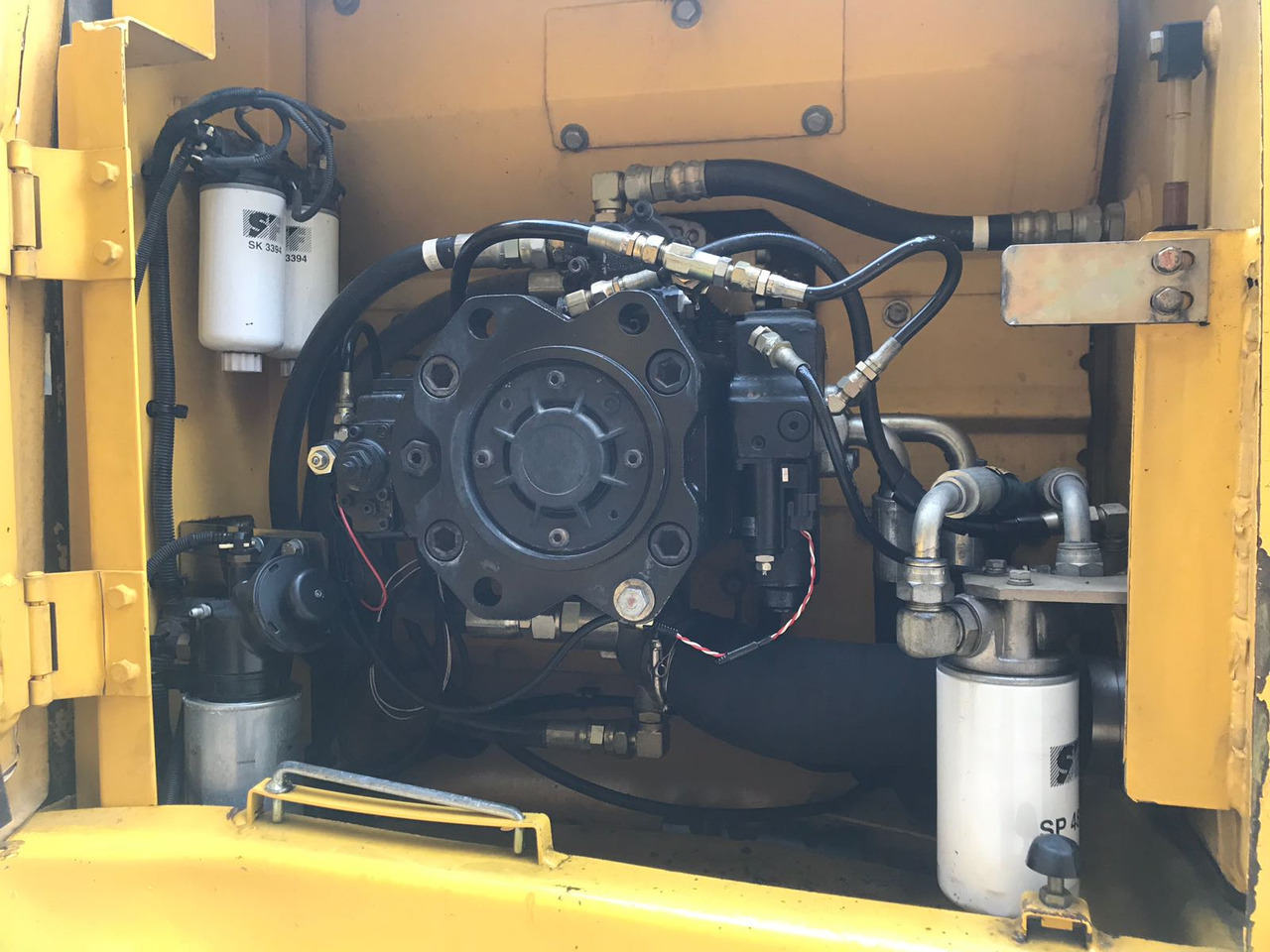 Excavadora de cadenas NEW HOLLAND E 215 B: foto 10