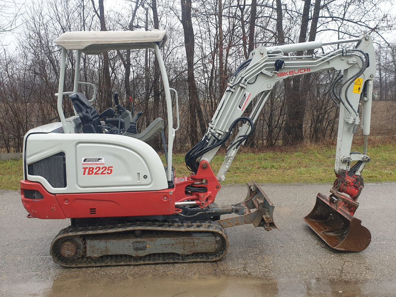 TAKEUCHI TB 225 - Miniexcavadora: foto 2 TAKEUCHI TB 225 - Miniexcavadora: foto 2