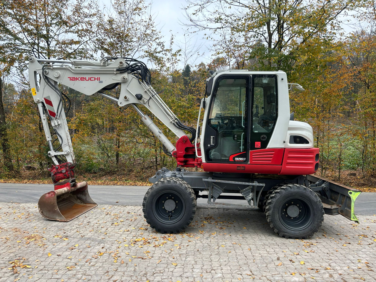 TAKEUCHI TB 295 W - Excavadora de ruedas: foto 1 TAKEUCHI TB 295 W - Excavadora de ruedas: foto 1
