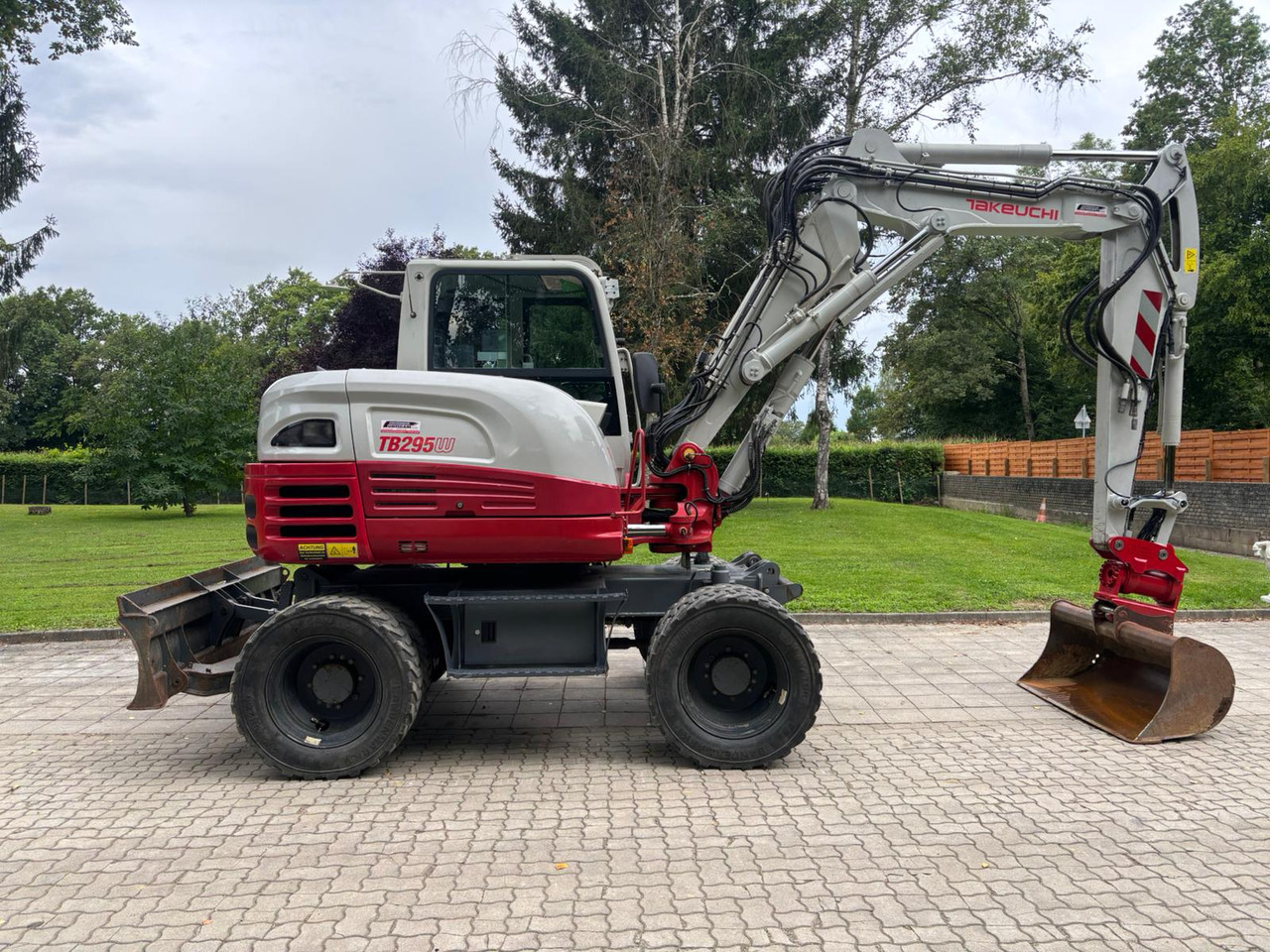 TAKEUCHI TB 295 W - Excavadora de ruedas: foto 2 TAKEUCHI TB 295 W - Excavadora de ruedas: foto 2