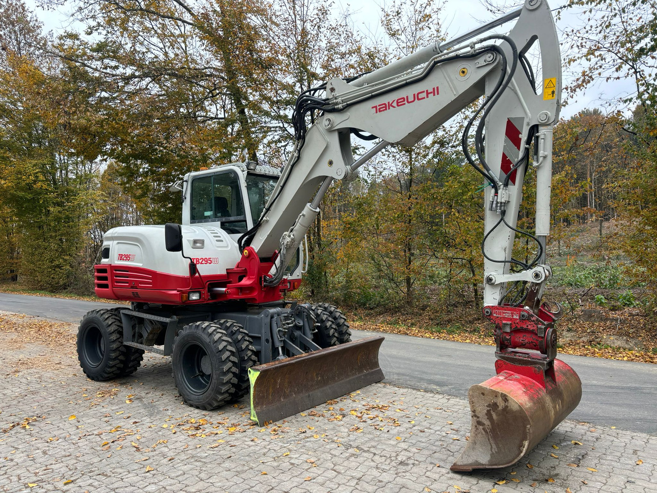 TAKEUCHI TB 295 W - Excavadora de ruedas: foto 4 TAKEUCHI TB 295 W - Excavadora de ruedas: foto 4