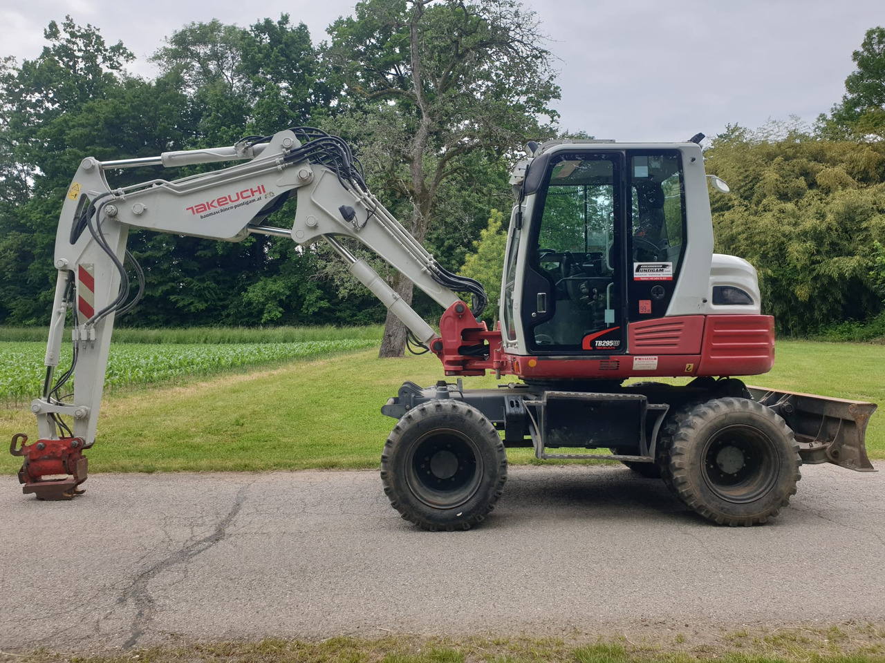 TAKEUCHI TB 295W - Excavadora de ruedas: foto 1 TAKEUCHI TB 295W - Excavadora de ruedas: foto 1