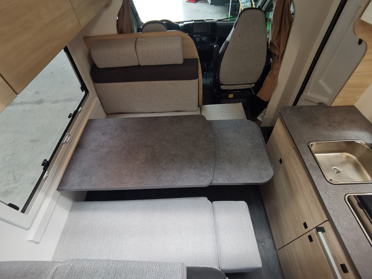 Autocaravana capuchina Chausson C 727 FIRST LINE /140PS / EINZELBETTEN & ALKOVEN: foto 13