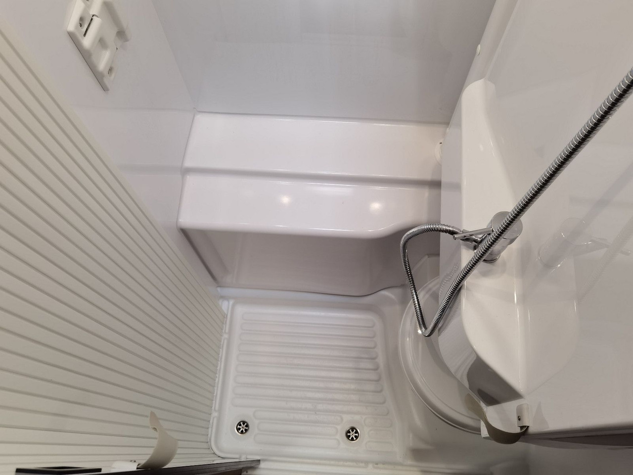 Autocaravana capuchina Chausson C 727 FIRST LINE /140PS / EINZELBETTEN & ALKOVEN: foto 21
