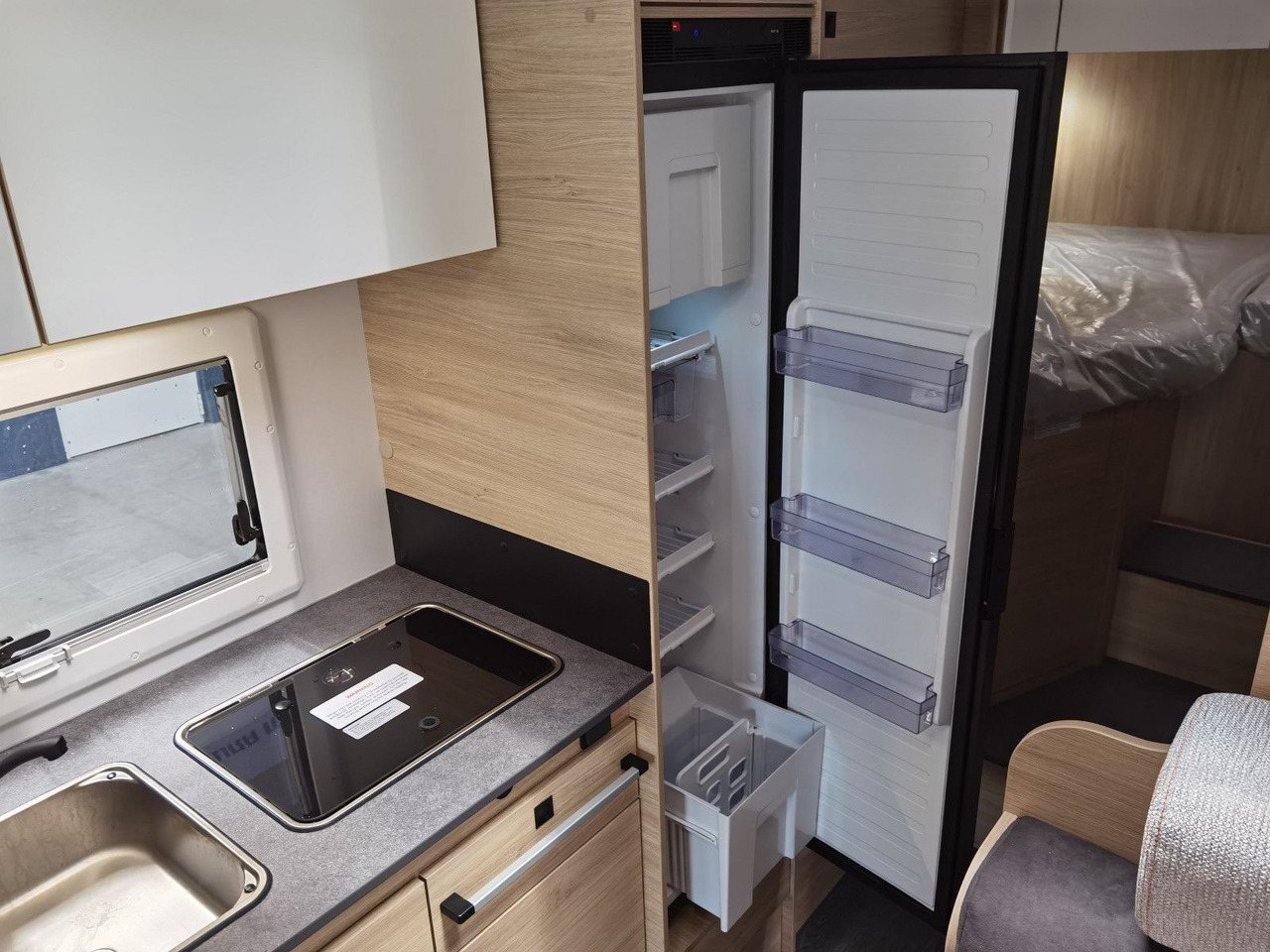 Autocaravana capuchina Chausson C 727 FIRST LINE /140PS / EINZELBETTEN & ALKOVEN: foto 18