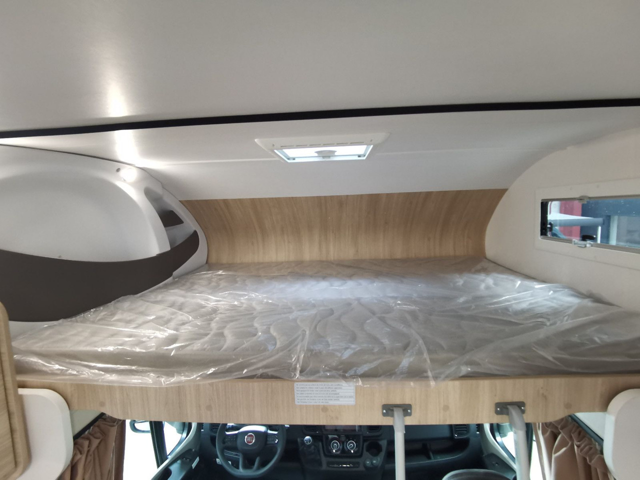 Autocaravana capuchina Chausson C 727 FIRST LINE /140PS / EINZELBETTEN & ALKOVEN: foto 15
