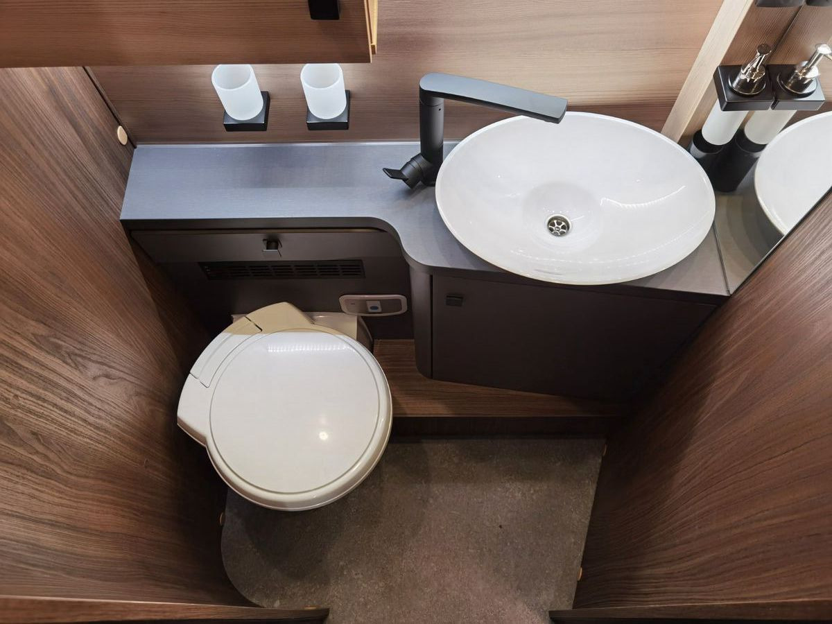 Leasing de  Eura Mobil PROFILA T 726 EB /-2026-/ MONDIAL PLUS & S-PAKET Eura Mobil PROFILA T 726 EB /-2026-/ MONDIAL PLUS & S-PAKET: foto 22