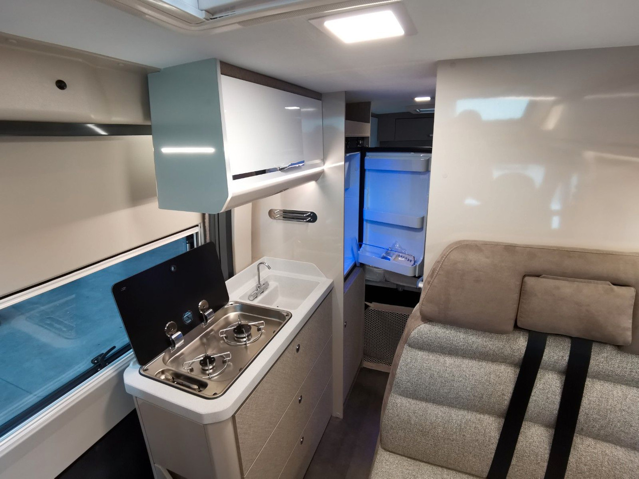 Cámper Karmann DAVIS 590 LIFESTYLE / 140PS- AUTOMATIK / SKYROOF: foto 14