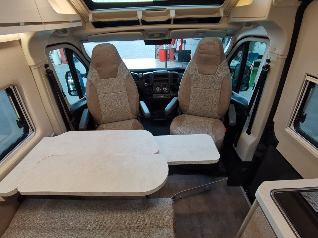 Cámper Karmann DAVIS 590 LIFESTYLE / 140PS- AUTOMATIK / SKYROOF: foto 12