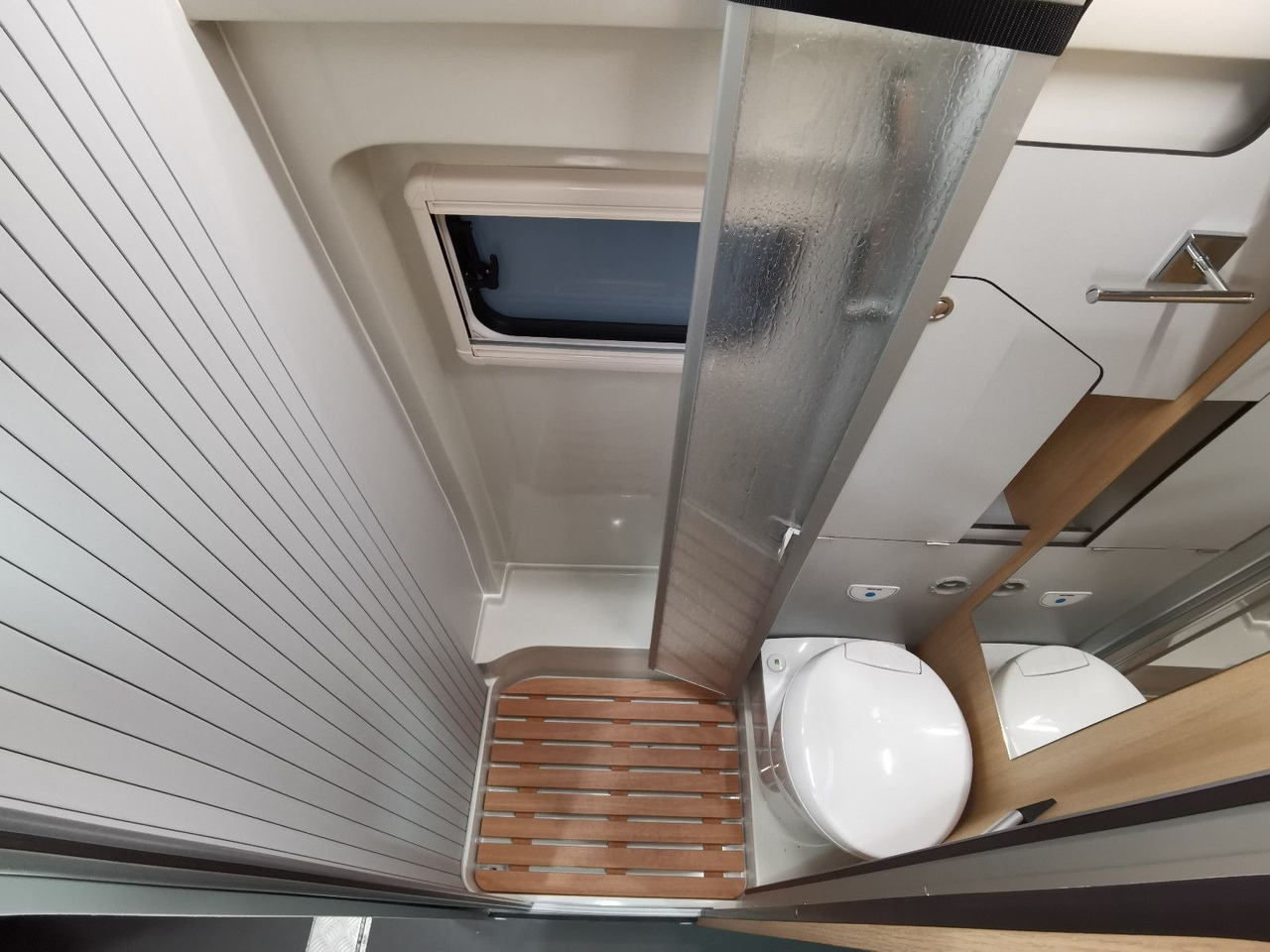 Leasing de  Karmann DEXTER 570 /170PS-4x4 /SOLAR/ AHK / EINZELBETTEN Karmann DEXTER 570 /170PS-4x4 /SOLAR/ AHK / EINZELBETTEN: foto 20