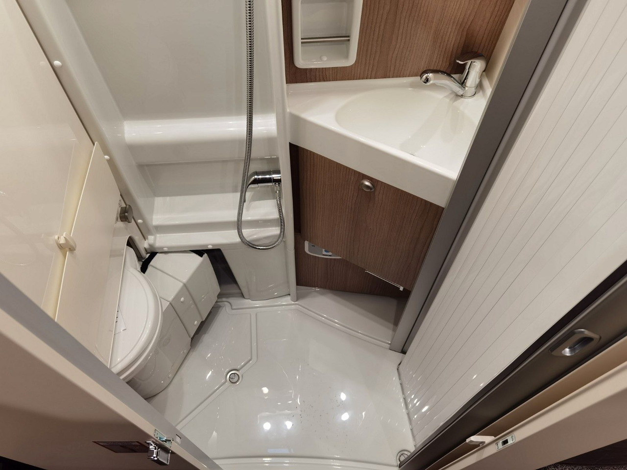 Cámper Malibu VAN COMFORT GT - 640 LE / NAVIGATION & KEYLESS: foto 18