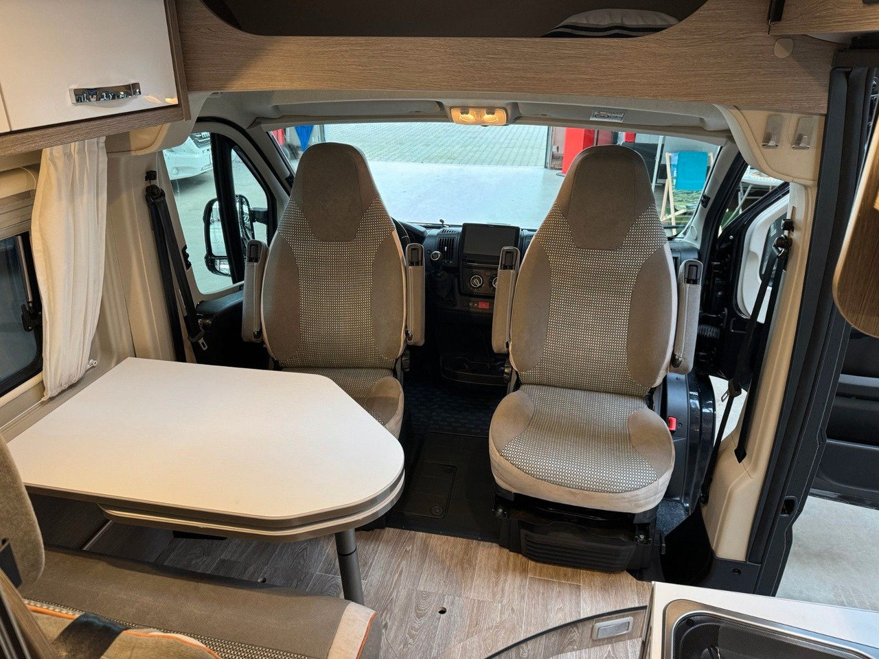 Cámper Pössl 2WIN R PLUS / 165PS / 1.HAND / AHK / NAVI / ALU.: foto 16