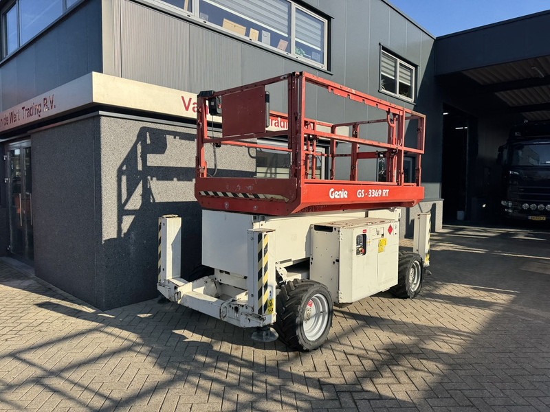 Genie GS 3369 RT Hoogwerker / Arbeitsbuhne 12mtr werkhoogte 4x4 Kubota DIESEL 2012 - Plataforma de tijeras: foto 3 Genie GS 3369 RT Hoogwerker / Arbeitsbuhne 12mtr werkhoogte 4x4 Kubota DIESEL 2012 - Plataforma de tijeras: foto 3