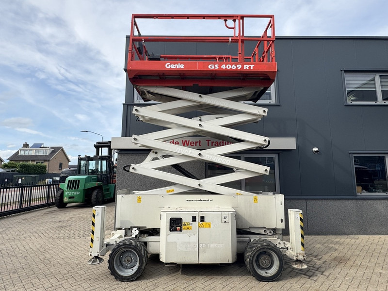 Genie GS 4069 RT Hoogwerker / Arbeitsbuhne 14mtr werkhoogte 4x4 Kubota DIESEL 2014 - Plataforma de tijeras: foto 5 Genie GS 4069 RT Hoogwerker / Arbeitsbuhne 14mtr werkhoogte 4x4 Kubota DIESEL 2014 - Plataforma de tijeras: foto 5