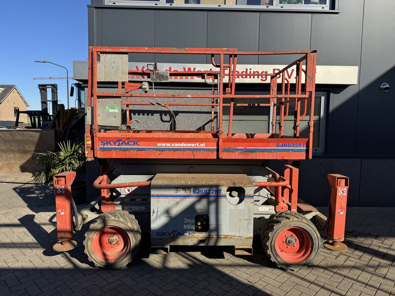 Skyjack SJ 6832RT 2012 4X4 Kubota Diesel 11.7M Werkhoogte - Plataforma de tijeras: foto 1 Skyjack SJ 6832RT 2012 4X4 Kubota Diesel 11.7M Werkhoogte - Plataforma de tijeras: foto 1