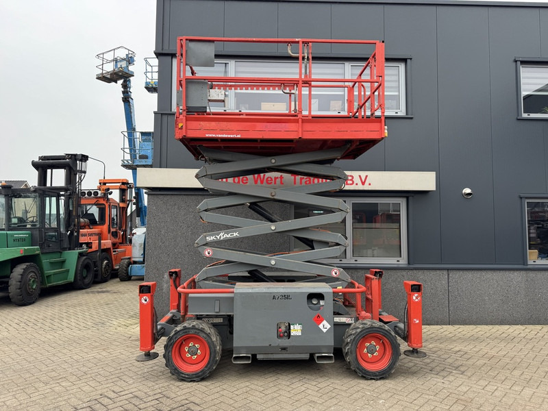 Skyjack SJ 6832RT Schaarhoogwerker / Scissor / Arbeitsbuhne 2016 4X4 Kubota Diesel 12M Werkhoogte - Plataforma de tijeras: foto 5 Skyjack SJ 6832RT Schaarhoogwerker / Scissor / Arbeitsbuhne 2016 4X4 Kubota Diesel 12M Werkhoogte - Plataforma de tijeras: foto 5