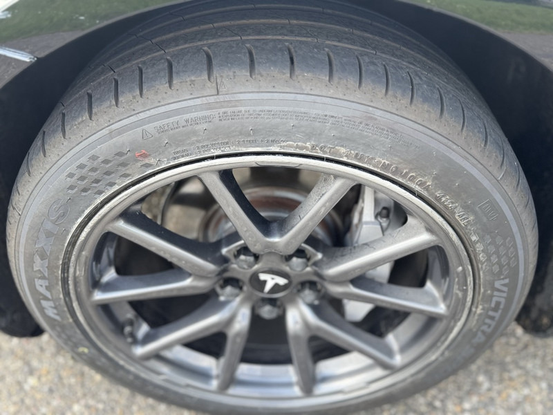 Sedan Tesla Model 3: foto 12