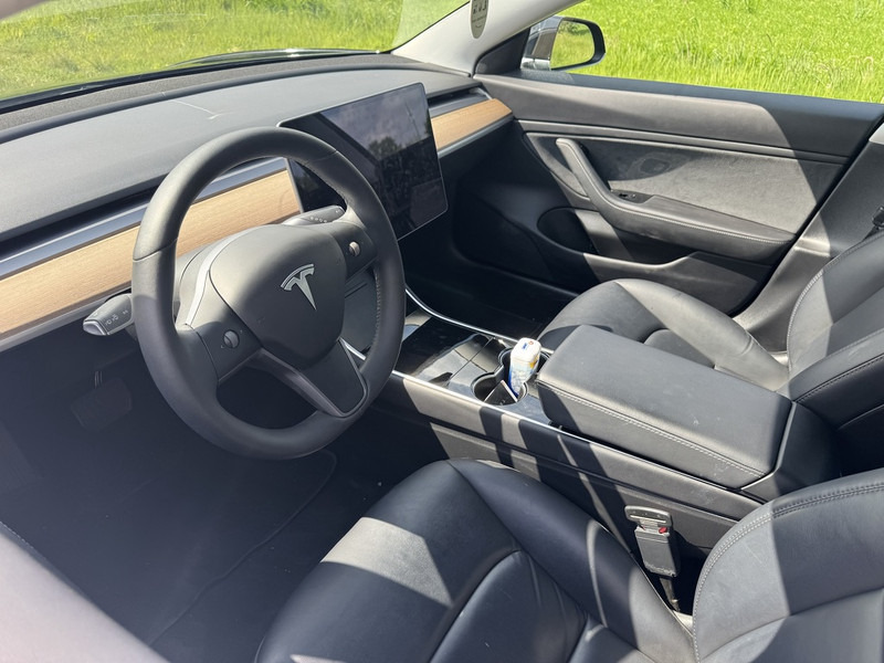 Sedan Tesla Model 3: foto 11