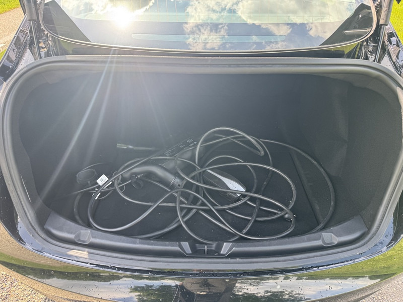 Sedan Tesla Model 3: foto 9