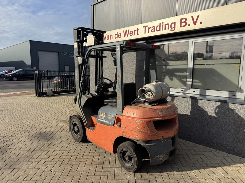 Toyota 42-7FGF25 duplo 400 3e / 4e Functie LPG 2001 - Carretilla elevadora de gas: foto 4 Toyota 42-7FGF25 duplo 400 3e / 4e Functie LPG 2001 - Carretilla elevadora de gas: foto 4