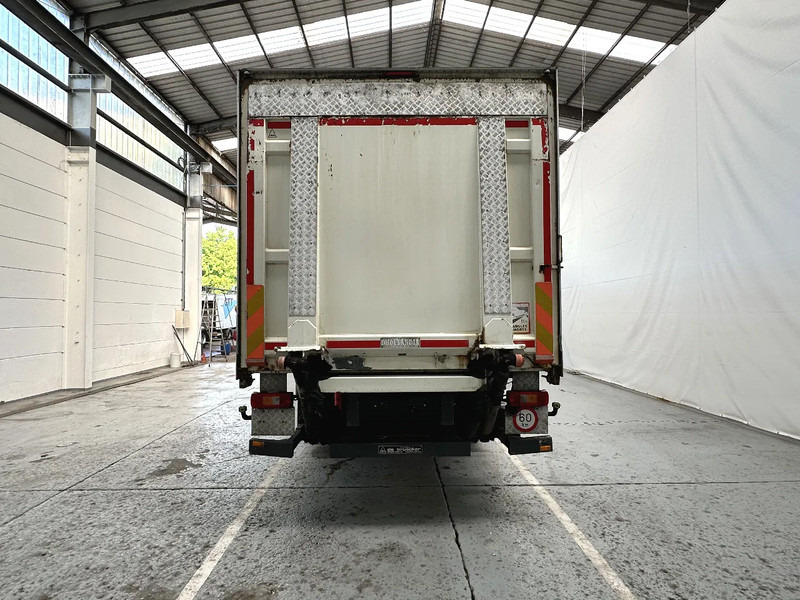 Volvo FM 330 / Essieu relevable et directionnel / Steerable lift axle / Lift as en stuuras - Camión lona: foto 4 Volvo FM 330 / Essieu relevable et directionnel / Steerable lift axle / Lift as en stuuras - Camión lona: foto 4
