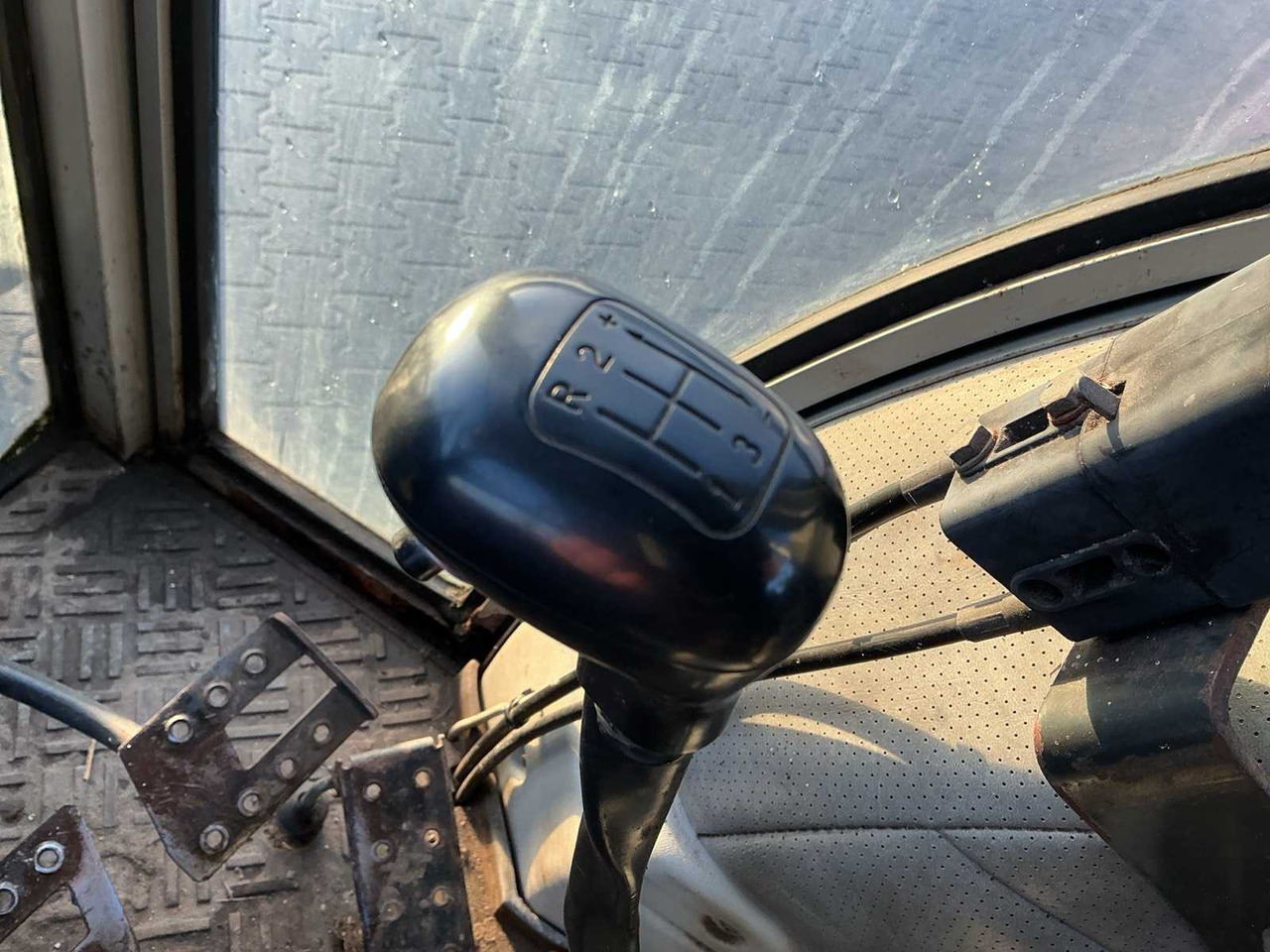 Tractor 1996 MASSEY FERGUSON 399 FOUR WHEEL DRIVE FARM TRACTOR: foto 19