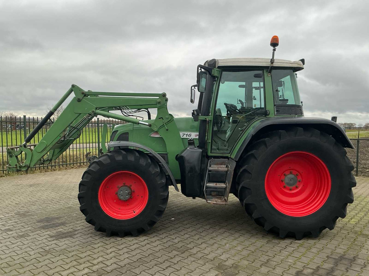 2001 FENDT 716 VARIO ALL-WHEEL DRIVE FARM TRACTOR - Tractor: foto 5 2001 FENDT 716 VARIO ALL-WHEEL DRIVE FARM TRACTOR - Tractor: foto 5