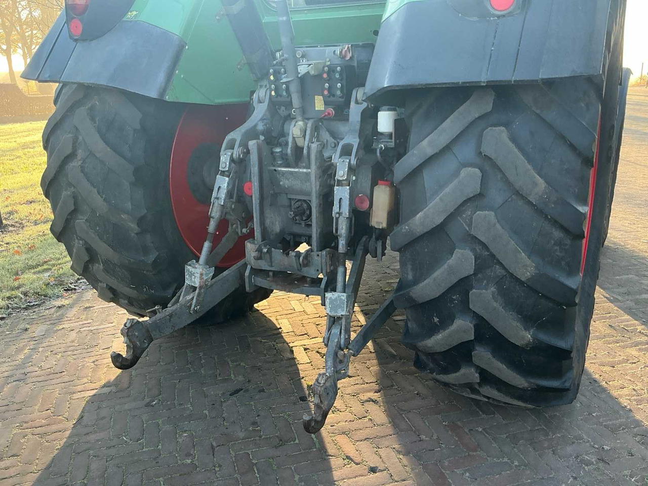 Tractor 2004 FENDT 818 VARIO TMS ALL-WHEEL DRIVE FARM TRACTOR: foto 11 Tractor 2004 FENDT 818 VARIO TMS ALL-WHEEL DRIVE FARM TRACTOR: foto 11