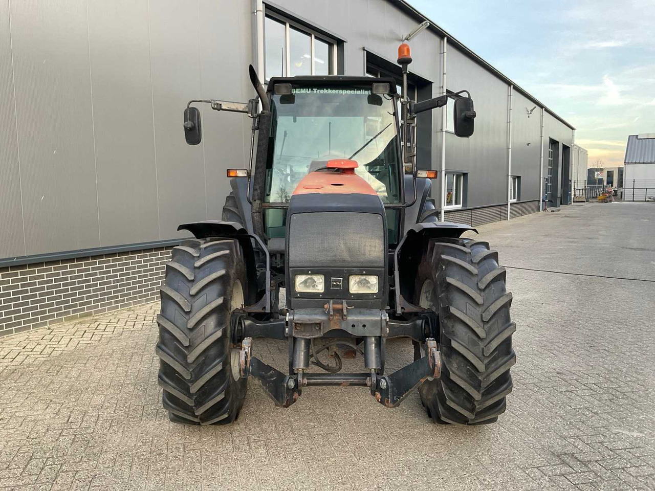 2005 VALTRA 6850 HITECH ALL-WHEEL DRIVE FARM TRACTOR - Tractor: foto 3 2005 VALTRA 6850 HITECH ALL-WHEEL DRIVE FARM TRACTOR - Tractor: foto 3