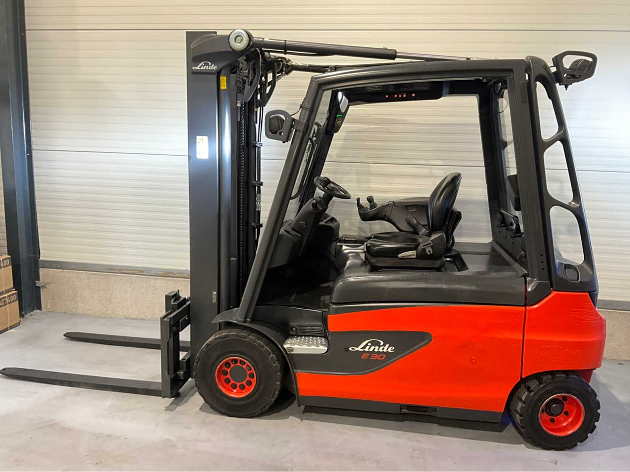 2017 LINDE E30L-01 3000KG FORKLIFT - Carretilla elevadora: foto 3 2017 LINDE E30L-01 3000KG FORKLIFT - Carretilla elevadora: foto 3