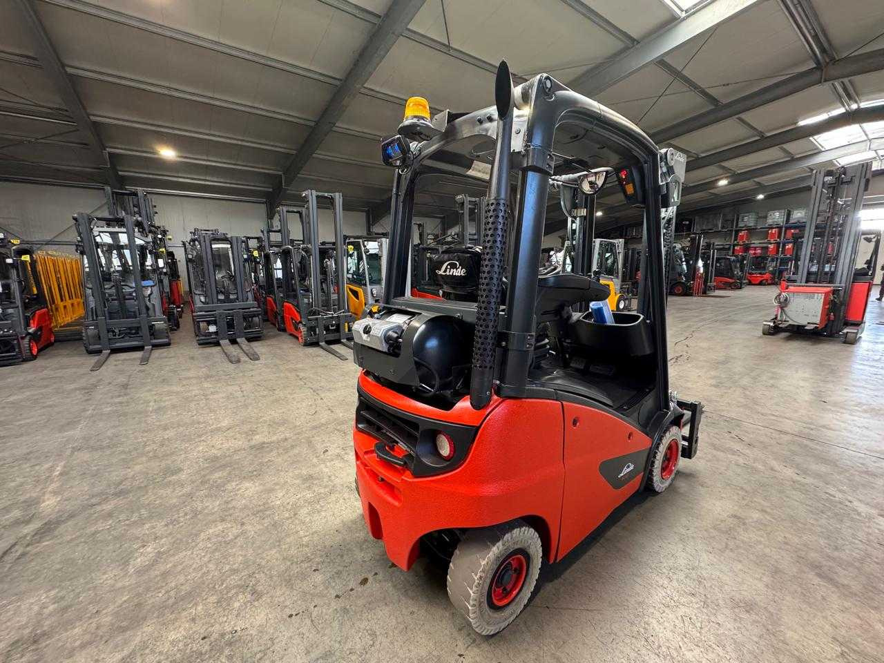 2017 SERVICE + UVV 10/2026 LINDE H16T 1,600KG 3RD + 4TH VALVE FORK ADJUSTER GAS FORKLIFT 6,710 HOURS - Carretilla elevadora: foto 3 2017 SERVICE + UVV 10/2026 LINDE H16T 1,600KG 3RD + 4TH VALVE FORK ADJUSTER GAS FORKLIFT 6,710 HOURS - Carretilla elevadora: foto 3