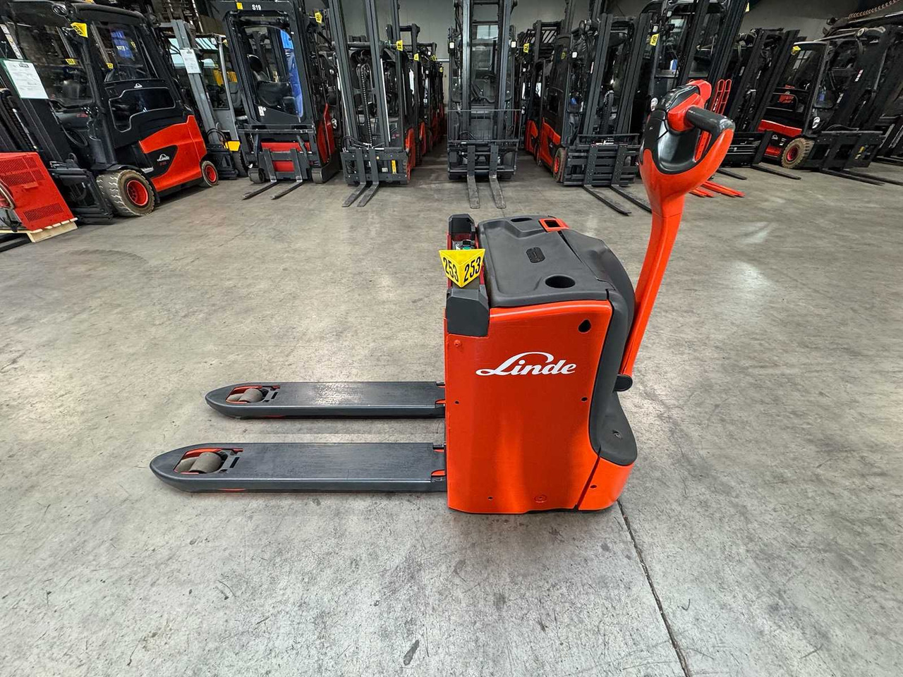 2018 LINDE T16L PALLET TRUCK ANT STACKER INITIAL STROKE 1,480 HOURS - Carretilla elevadora: foto 2 2018 LINDE T16L PALLET TRUCK ANT STACKER INITIAL STROKE 1,480 HOURS - Carretilla elevadora: foto 2