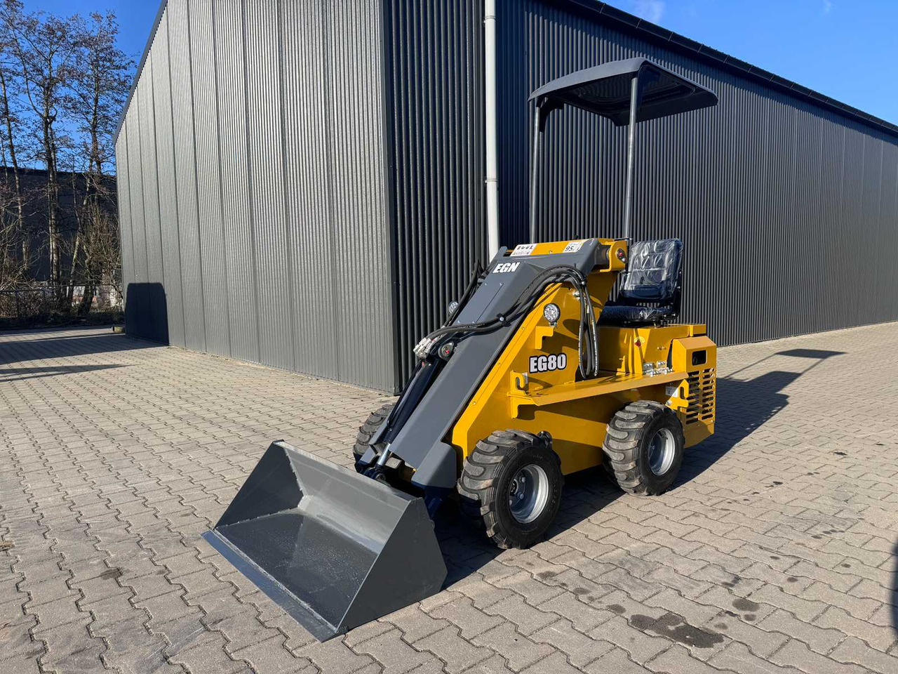 Bison Tek EG80 - Minicargadora: foto 1 Bison Tek EG80 - Minicargadora: foto 1