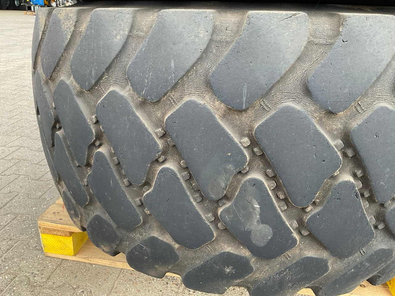 Bridgestone V-Steel - Neumáticos y llantas para Tractor: foto 3 Bridgestone V-Steel - Neumáticos y llantas para Tractor: foto 3