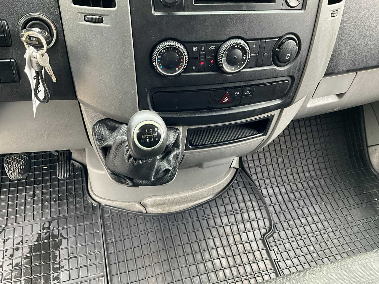 Camión MERCEDES-BENZ SPRINTER TRANSPORTER: foto 11