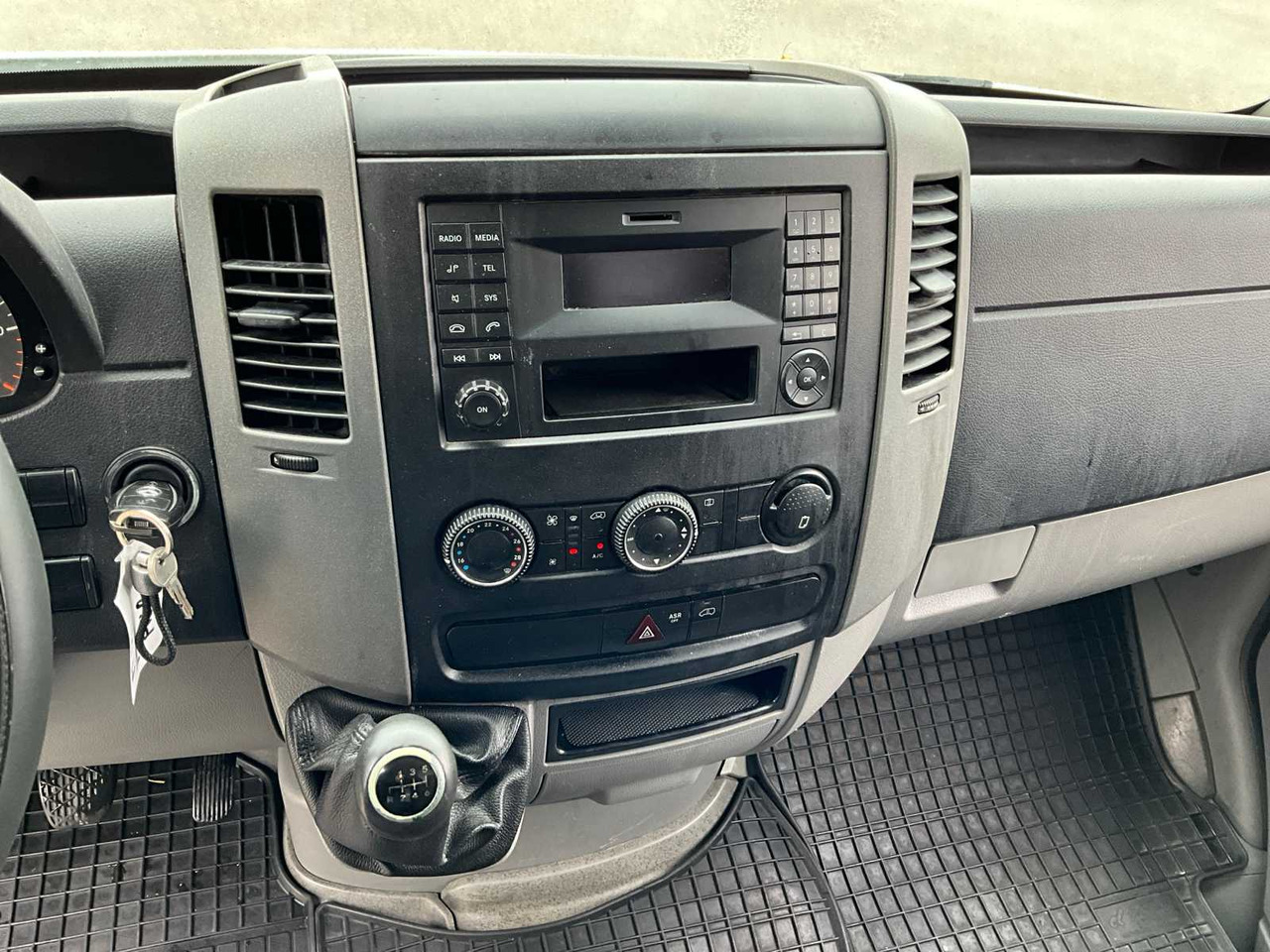 Camión MERCEDES-BENZ SPRINTER TRANSPORTER: foto 10