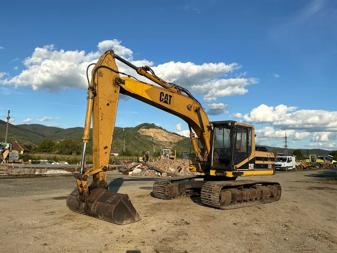 Caterpillar CATERPILLAR - 320 L - TRACKED EXCAVATOR - 1995 - Excavadora de cadenas: foto 1 Caterpillar CATERPILLAR - 320 L - TRACKED EXCAVATOR - 1995 - Excavadora de cadenas: foto 1
