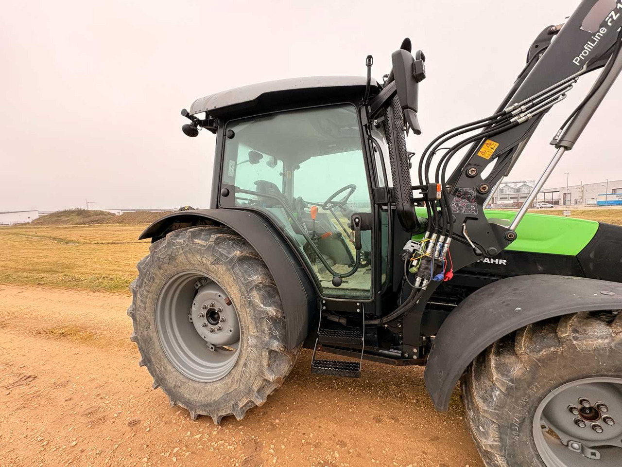 DEUTZ FAHR 5090.4 D GS - COMPACT ALL-WHEEL DRIVE TRACTOR WITH UNDERBODY PROTECTION (2018) - Tractor: foto 5 DEUTZ FAHR 5090.4 D GS - COMPACT ALL-WHEEL DRIVE TRACTOR WITH UNDERBODY PROTECTION (2018) - Tractor: foto 5