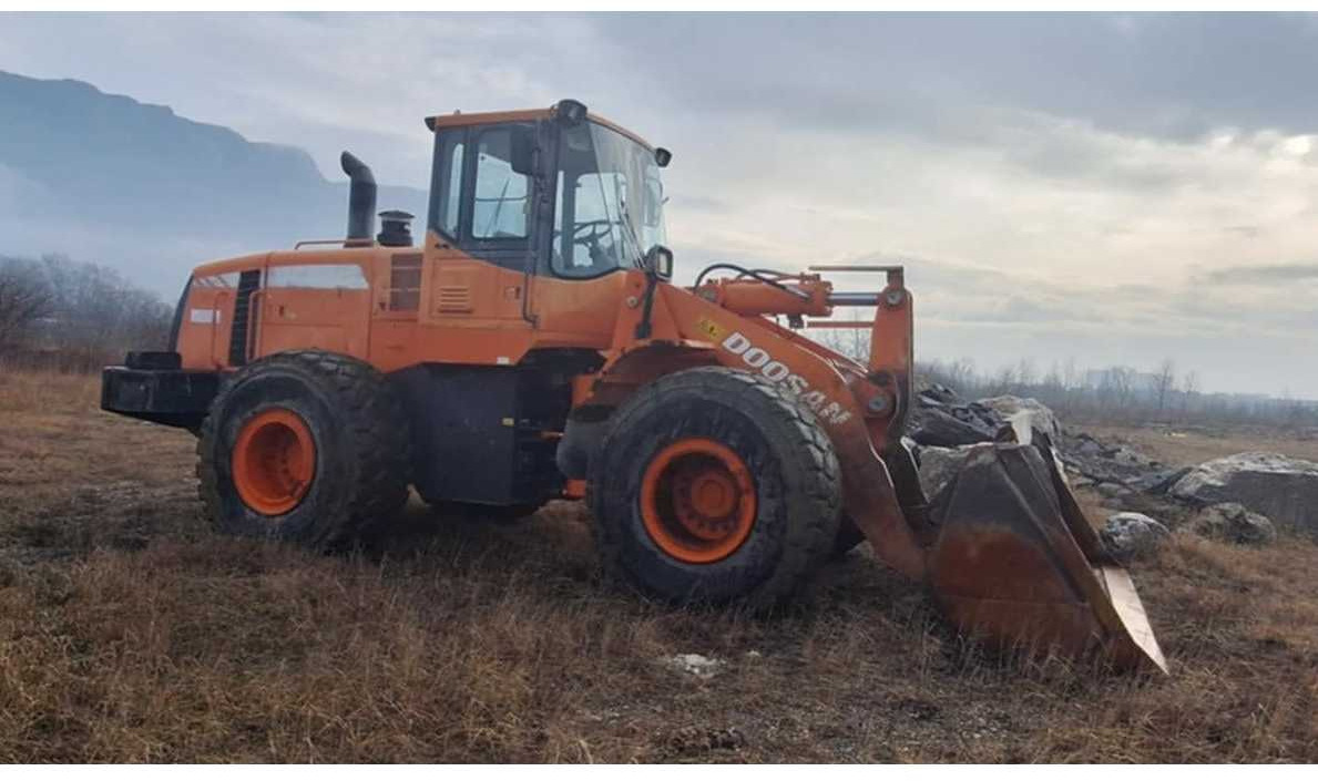DOOSAN DL 300 - Cargadora de ruedas: foto 1 DOOSAN DL 300 - Cargadora de ruedas: foto 1