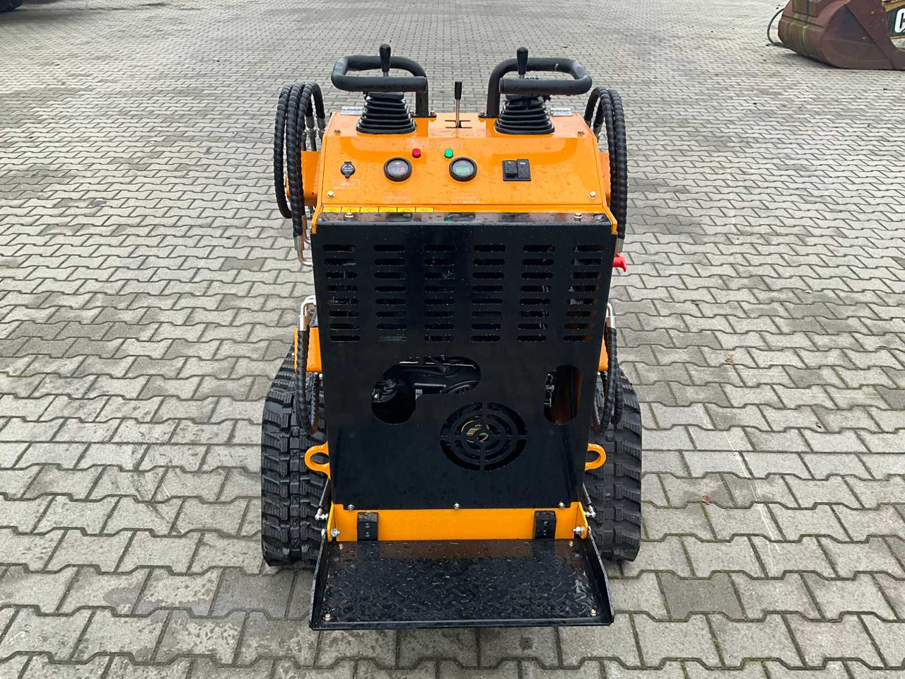 Minicargadora DPC HT-320: foto 11