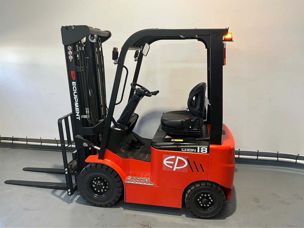 EP - EFL 181 - 4.8 METER TRIPLEX, LI-ION, FREE-LIFT, SIDE-SHIFT - FORKLIFT - Carretilla elevadora: foto 3 EP - EFL 181 - 4.8 METER TRIPLEX, LI-ION, FREE-LIFT, SIDE-SHIFT - FORKLIFT - Carretilla elevadora: foto 3