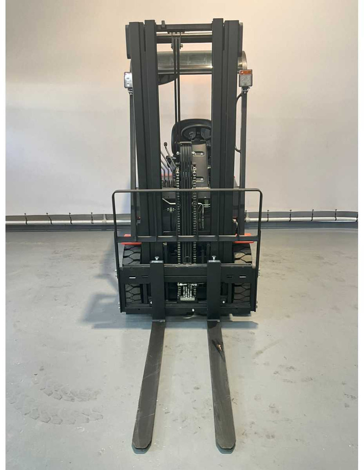 EP - EFL 181 - 4.8 METER TRIPLEX, LI-ION, FREE-LIFT, SIDE-SHIFT - FORKLIFT - Carretilla elevadora: foto 4 EP - EFL 181 - 4.8 METER TRIPLEX, LI-ION, FREE-LIFT, SIDE-SHIFT - FORKLIFT - Carretilla elevadora: foto 4