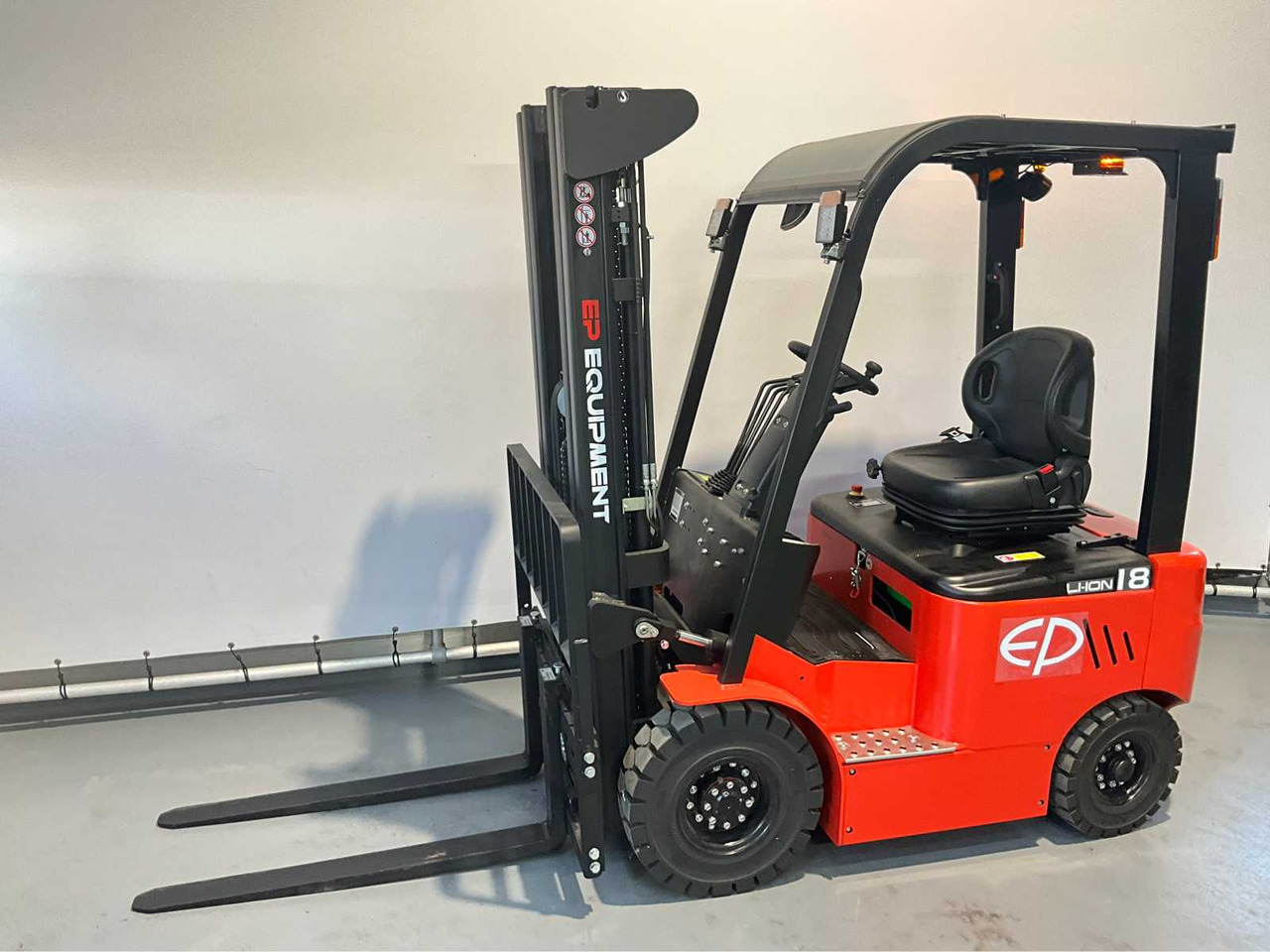 EP - EFL 181 - 4.8 METER TRIPLEX, LI-ION, FREE-LIFT, SIDE-SHIFT - FORKLIFT - Carretilla elevadora: foto 1 EP - EFL 181 - 4.8 METER TRIPLEX, LI-ION, FREE-LIFT, SIDE-SHIFT - FORKLIFT - Carretilla elevadora: foto 1