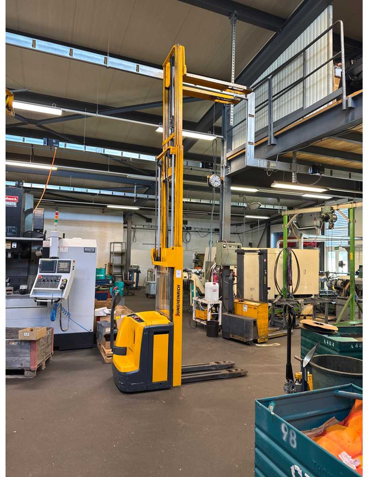 JUNGHEINRICH  - Equipo de manutención: foto 2 JUNGHEINRICH  - Equipo de manutención: foto 2