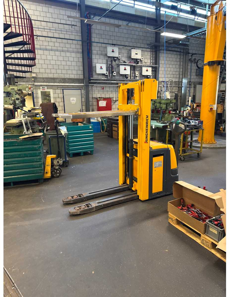 JUNGHEINRICH  - Equipo de manutención: foto 4 JUNGHEINRICH  - Equipo de manutención: foto 4