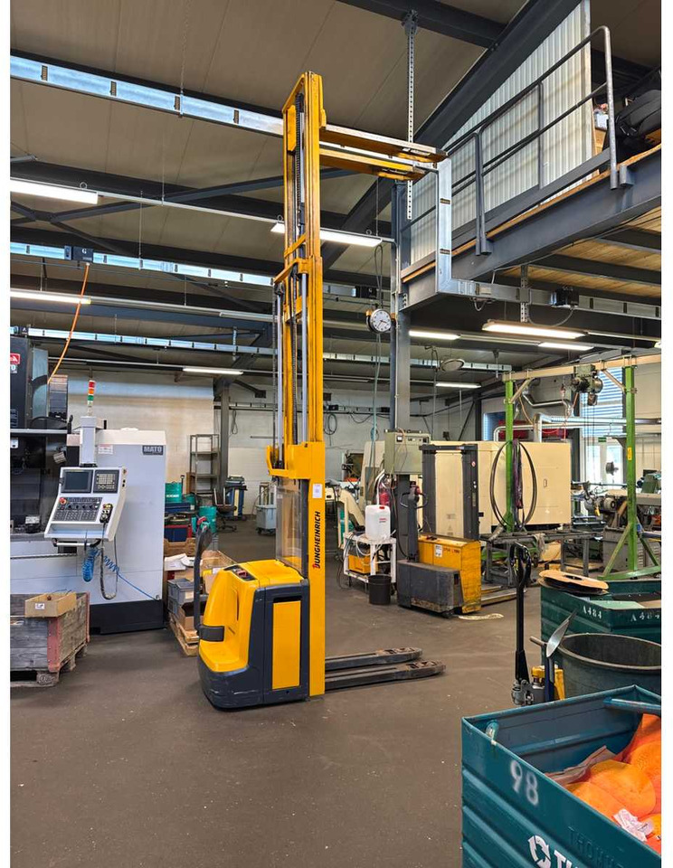 JUNGHEINRICH  - Equipo de manutención: foto 1 JUNGHEINRICH  - Equipo de manutención: foto 1