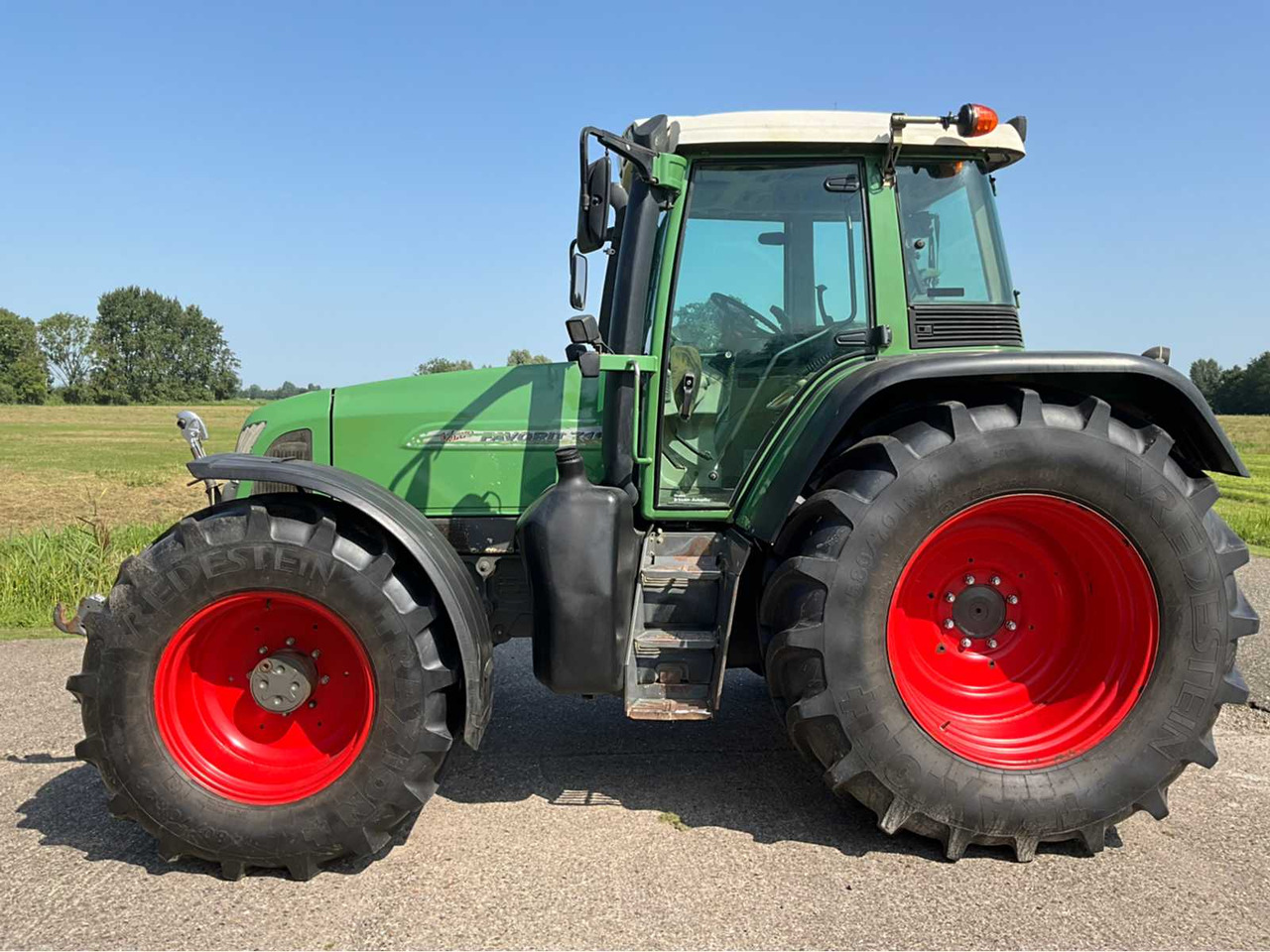Fendt 2001 FENDT FAVORIT 716 VARIO ALL-WHEEL DRIVE FARM TRACTOR - Tractor: foto 5 Fendt 2001 FENDT FAVORIT 716 VARIO ALL-WHEEL DRIVE FARM TRACTOR - Tractor: foto 5