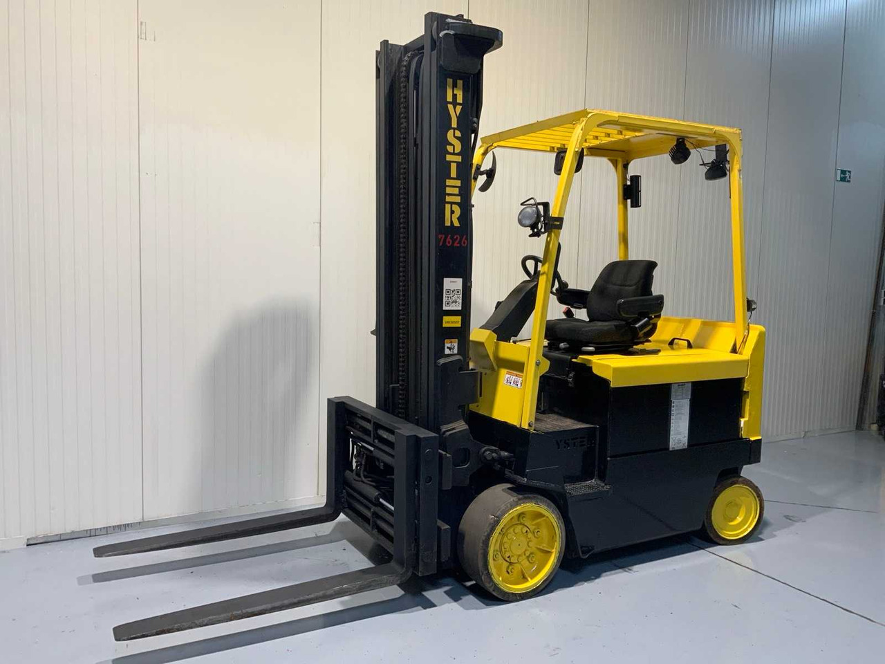 HYSTER E4.00XL FORKLIFT FORK POSITIONER, SIDE SHIFT, BLUESPOT, ACCUMULATOR - Carretilla elevadora: foto 1 HYSTER E4.00XL FORKLIFT FORK POSITIONER, SIDE SHIFT, BLUESPOT, ACCUMULATOR - Carretilla elevadora: foto 1