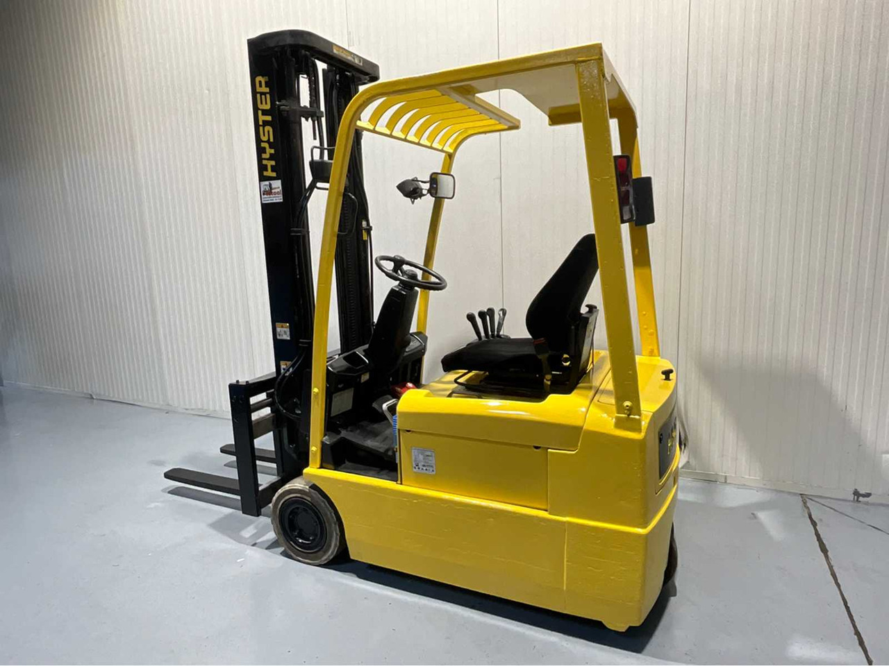 HYSTER ELECTRIC FORKLIFT -3.8M MAST, FORK POSITIONER - J1.60XMT - FORKLIFT, BATTERY CHARGER - Carretilla elevadora: foto 3 HYSTER ELECTRIC FORKLIFT -3.8M MAST, FORK POSITIONER - J1.60XMT - FORKLIFT, BATTERY CHARGER - Carretilla elevadora: foto 3